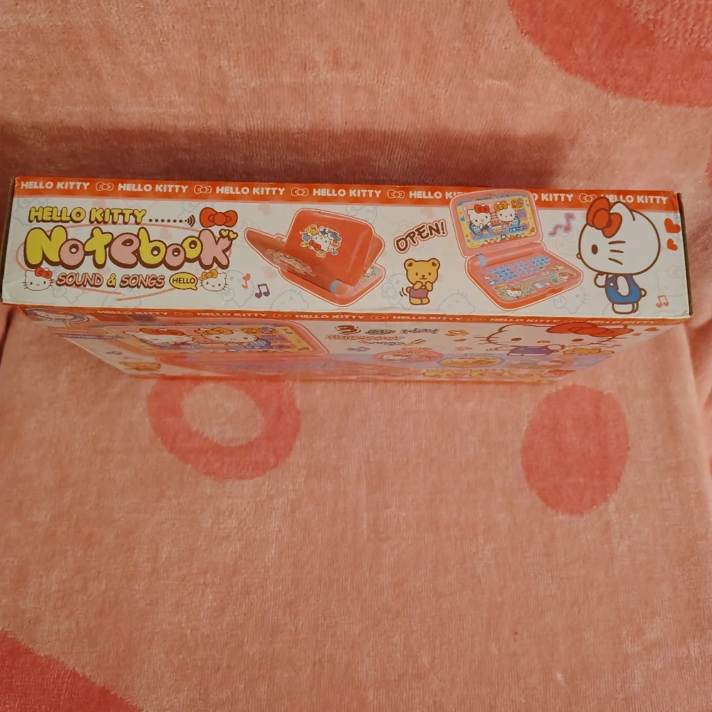 EXCLUSIVE - Hello Kitty Officially Licensed Toy Laptop - Picture 10 of 13